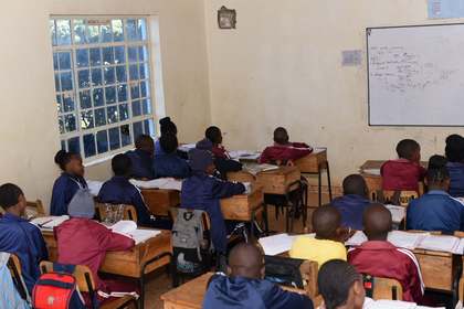A learner attentively following the lesson.